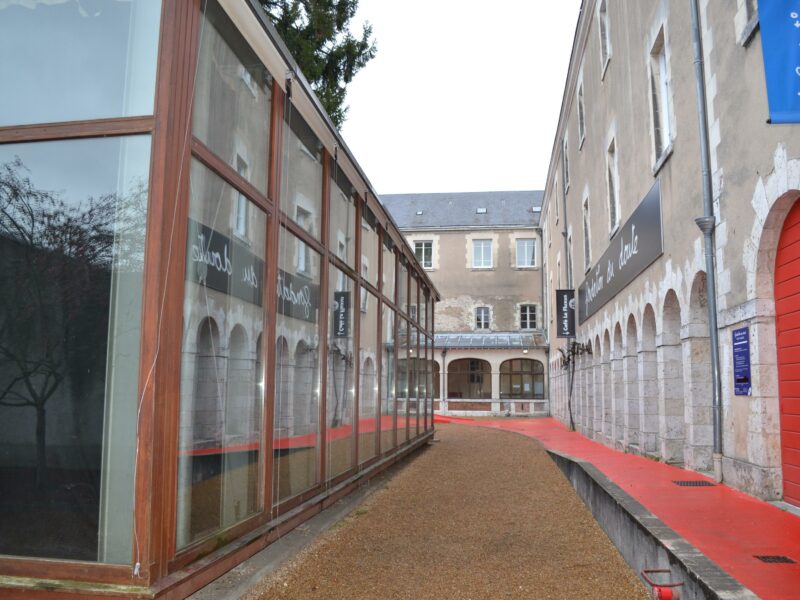 Pavillon d’exposition de la fondation du doute en ligne sur l’observatoire des CAUE