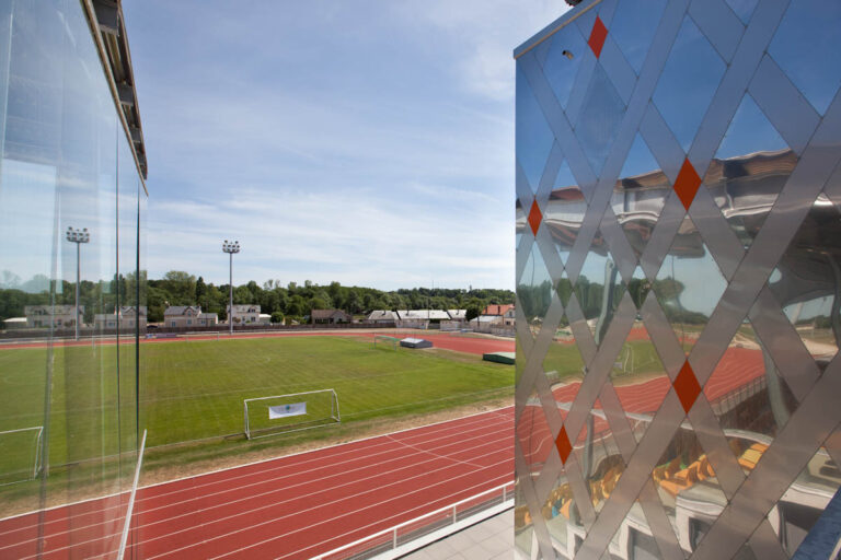 You are currently viewing Les tribunes et vestiaires du stade Léo Lagrange à Vendôme, en ligne sur l’Observatoire des CAUE