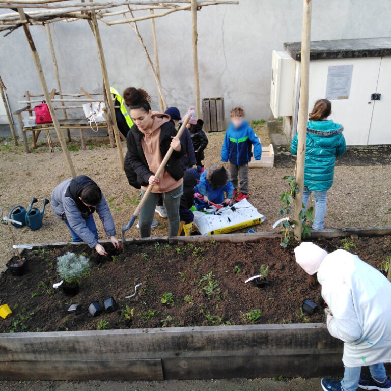 You are currently viewing “Je jardine ma rue” avec le centre de loisirs