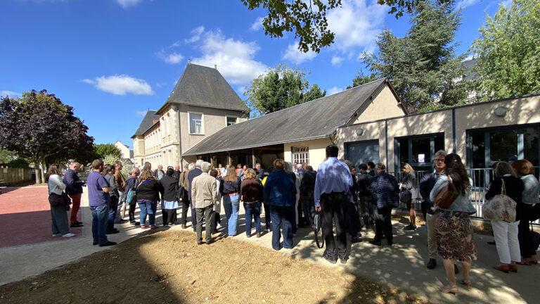 You are currently viewing L’assemblée générale dans la cour réinventée de l’école Yvonne Chollet, Vendôme