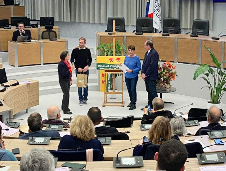 You are currently viewing Villes et villages fleuris : une fleur en plus pour 3 communes de Loir-et-Cher